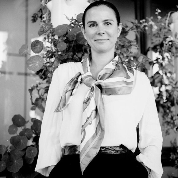 Meet your Posher, Ria - Picture 2 of 4